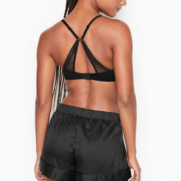 FINAL SALE 🔥JUST TODAY🌸VICTORIA'S SECRET
Set Satin Pajama Short and cami top - Picture 2 of 12